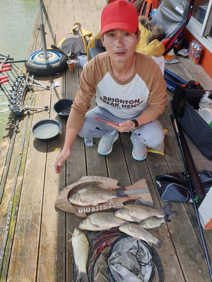 고삼지 상류권 사짜붕어 활발한 조황 (유료터정보 - 유료터점주조황)