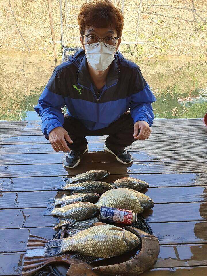 고삼지 상류권 사짜붕어 활발한 조황 (유료터정보 - 유료터점주조황)