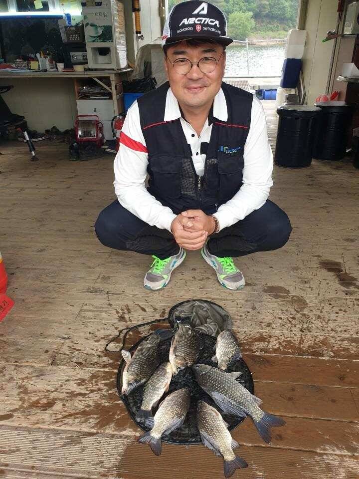 고삼지 양촌좌대 중류권 사짜붕어 소식입니다 (유료터정보 - 유료터점주조황)