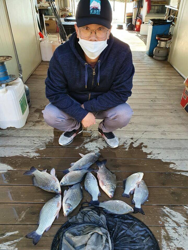 고삼지 최상류권 사짜붕어에 이어 마리수 타작 (유료터정보 - 유료터점주조황)