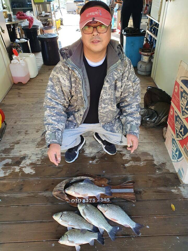 고삼지 상류권 사짜붕어 활발한 조황 (유료터정보 - 유료터점주조황)