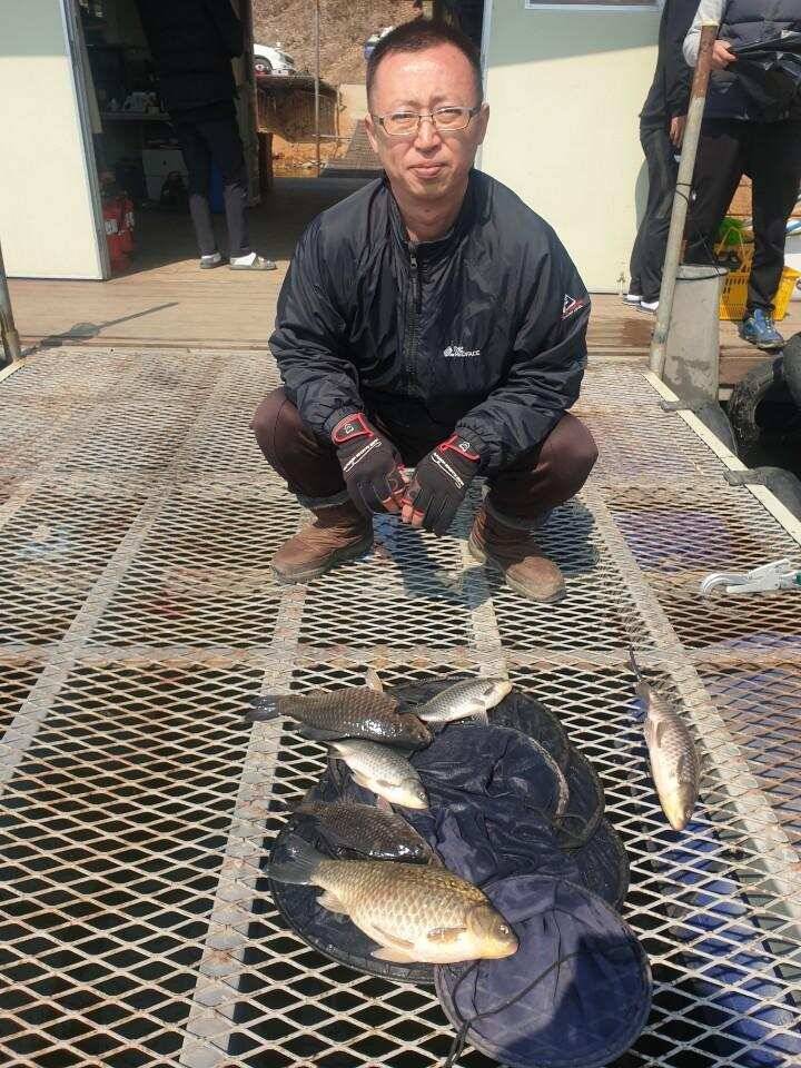 고삼지 상류권 덩어리 소식입니다 산란임박 (유료터정보 - 유료터점주조황)