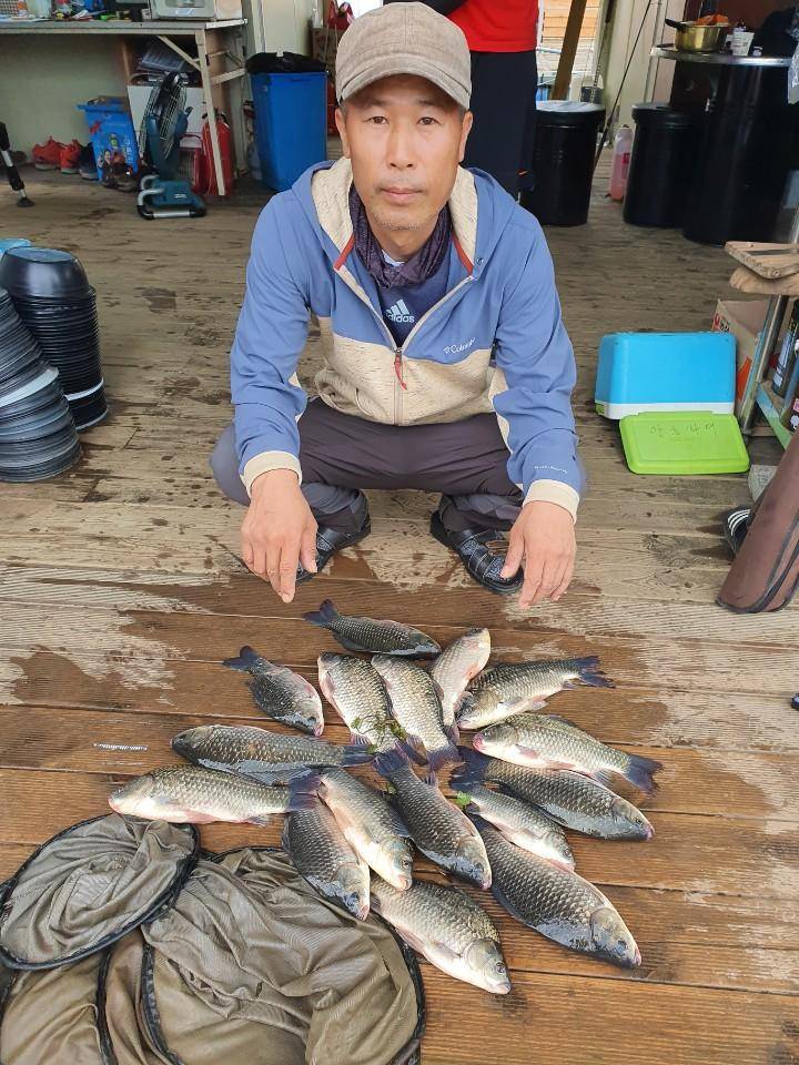 고삼지 역배수중 중상류 물골포인트 사짜붕어 (유료터정보 - 유료터점주조황)