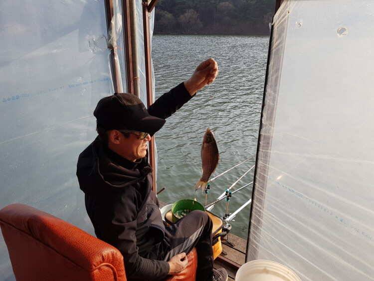 아산 산들낚시터의 올해 첫 마수걸이4짜 (유료터정보 - 유료터점주조황)