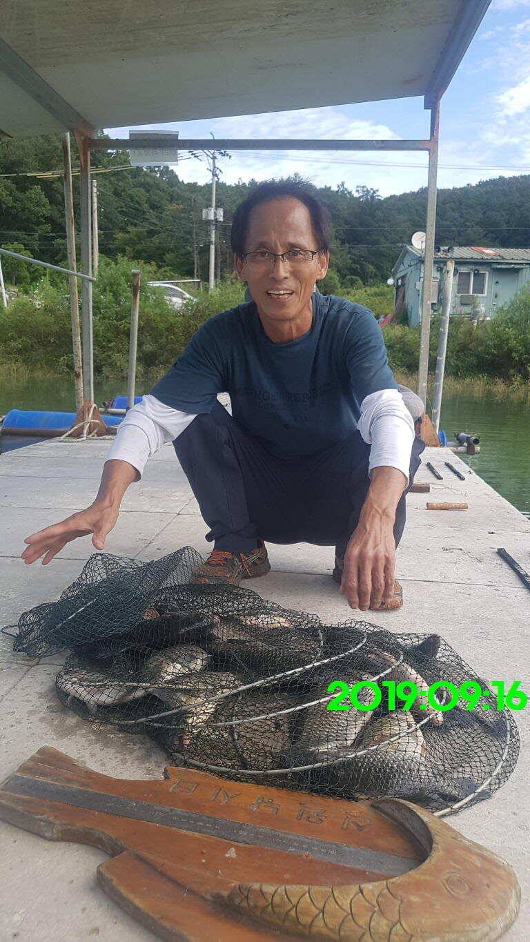 신원낚시터 토종대물 덩어리와 4짜가 마릿수로 (유료터정보 - 유료터점주조황)