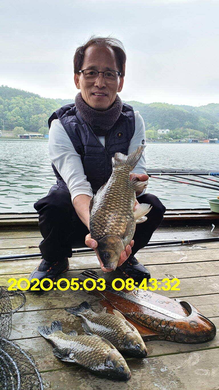 신원낚시터6일 토종대물 4짜와 덩어리가 터졌습니다 (유료터정보 - 유료터점주조황)