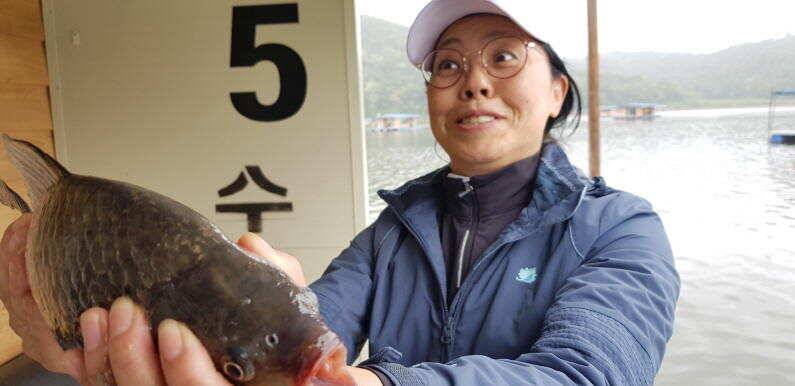 4짜 대물의 향연 송전지 수원좌대 (유료터정보 - 유료터점주조황)