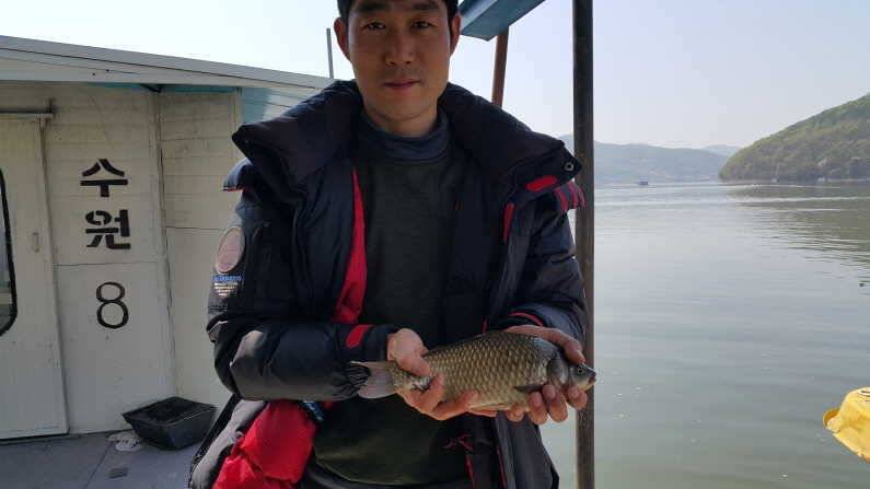 혹부리 435cm 대물 송전지 수원좌대 (유료터정보 - 유료터점주조황)