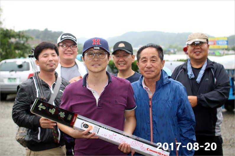 또 한번 토종 4짜급 1톤 방류 (유료터정보 - 유료터점주조황)