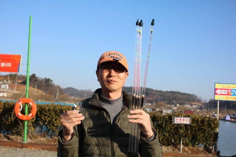 준설 중 4짜 5마리 (유료터정보 - 유료터점주조황)