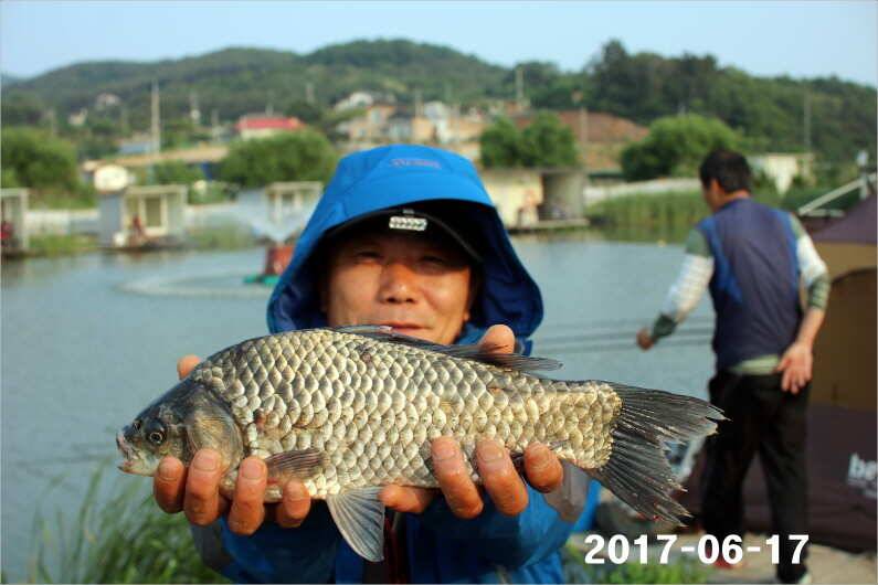 선풍기 틀고 낚시하세요 (유료터정보 - 유료터점주조황)