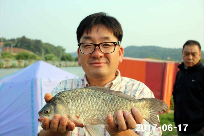 선풍기 틀고 낚시하세요 (유료터정보 - 유료터점주조황)