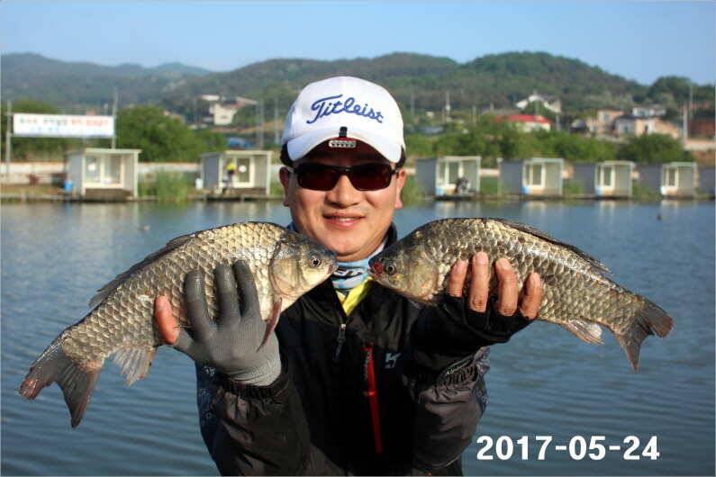 4짜 300마리와 낚시대회 (유료터정보 - 유료터점주조황)