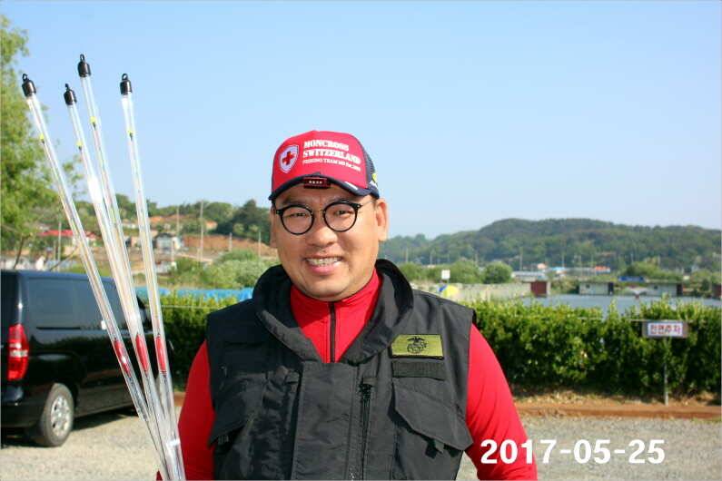 4짜 300마리와 낚시대회 (유료터정보 - 유료터점주조황)