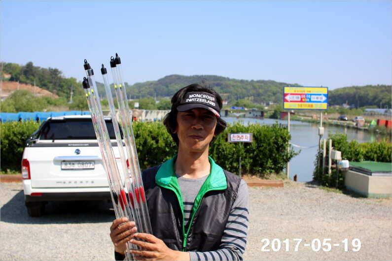4짜 300마리 조사님을 찾습니다 (유료터정보 - 유료터점주조황)