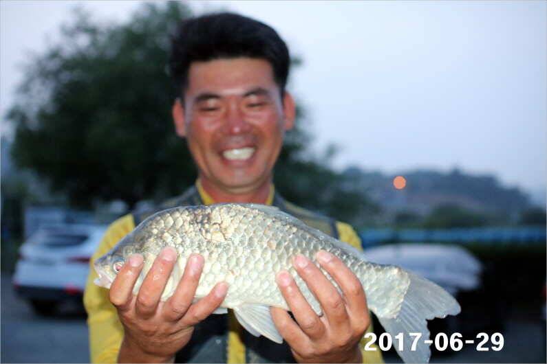날씨 적응한 대물들 (유료터정보 - 유료터점주조황)