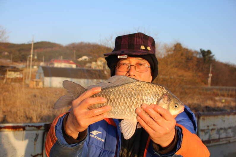 준설 중 4짜 5마리 (유료터정보 - 유료터점주조황)