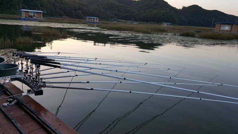 송전지 미성좌대 붕어조황 4짜에서 조금 부족 (유료터정보 - 유료터점주조황)