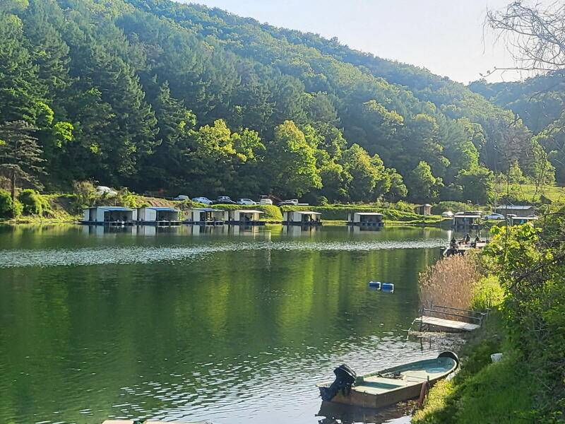 유구 명곡지의 4월27일 화창한 주말 모습 올립니다 (유료터정보 - 유료터점주조황)