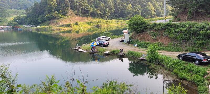 산 속의 힐링터 명곡지의 주말 모습입니다 (유료터정보 - 유료터점주조황)