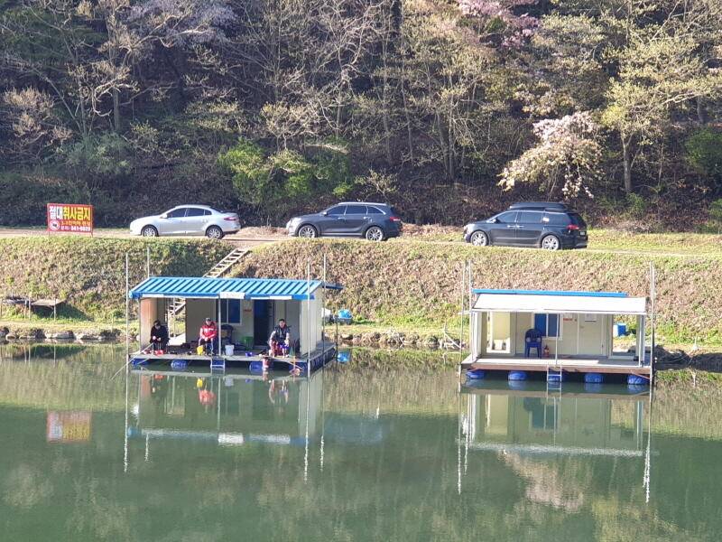 산 속 호수 명곡지 입니다 (유료터정보 - 유료터점주조황)