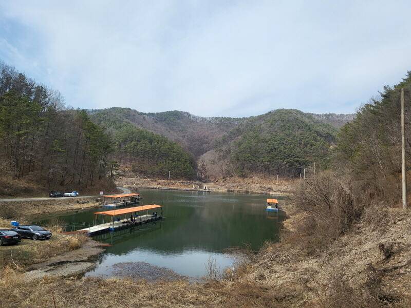 유구 명곡지의 3월18일에 올리는 주말 모습입니다 (유료터정보 - 유료터점주조황)