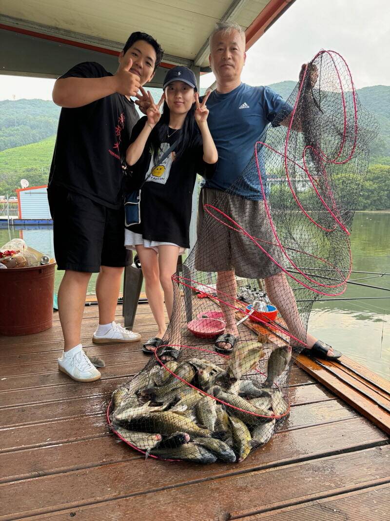아산 산들낚시터의 8월5일에 올리는 주말 조황 모습입니다 (유료터정보 - 유료터점주조황)