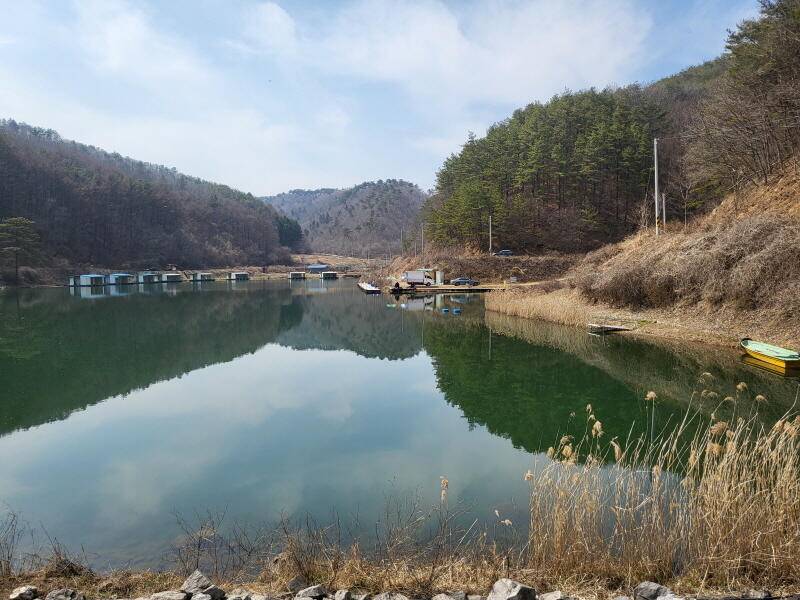 유구 명곡지의 3월18일에 올리는 주말 모습입니다 (유료터정보 - 유료터점주조황)
