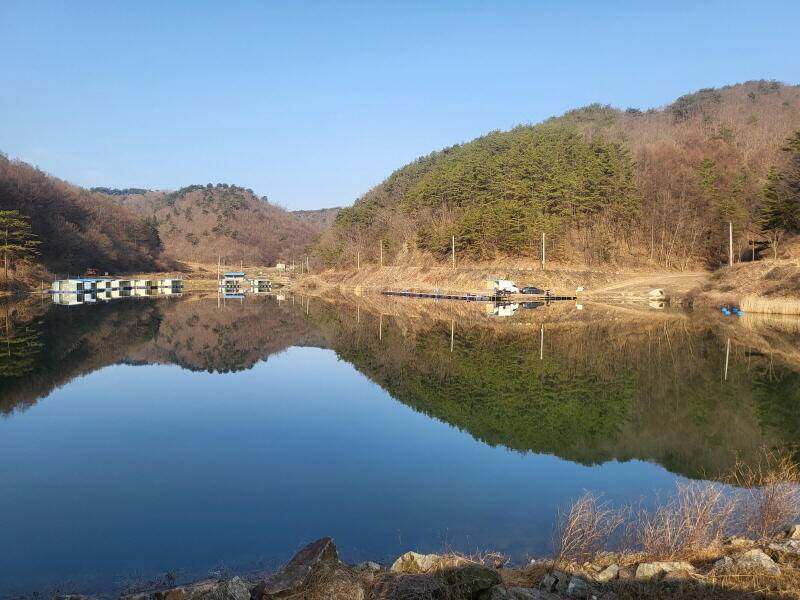 유구 명곡지의 3월18일에 올리는 주말 모습입니다 (유료터정보 - 유료터점주조황)