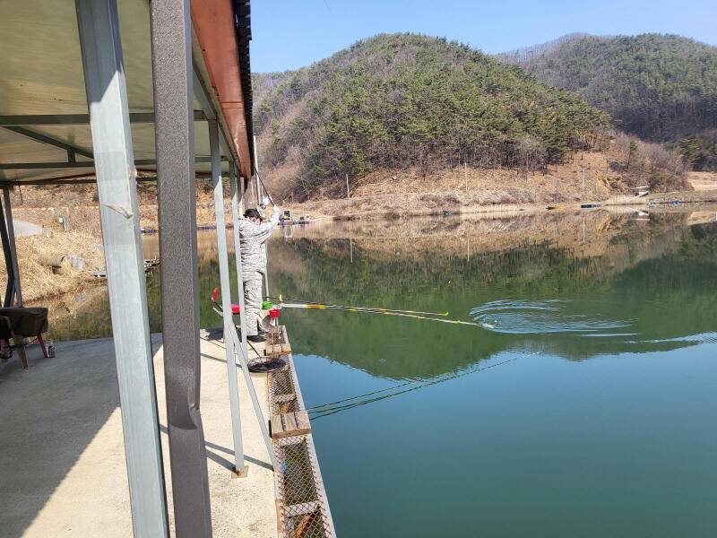 유구 명곡지의 3월18일에 올리는 주말 모습입니다 (유료터정보 - 유료터점주조황)