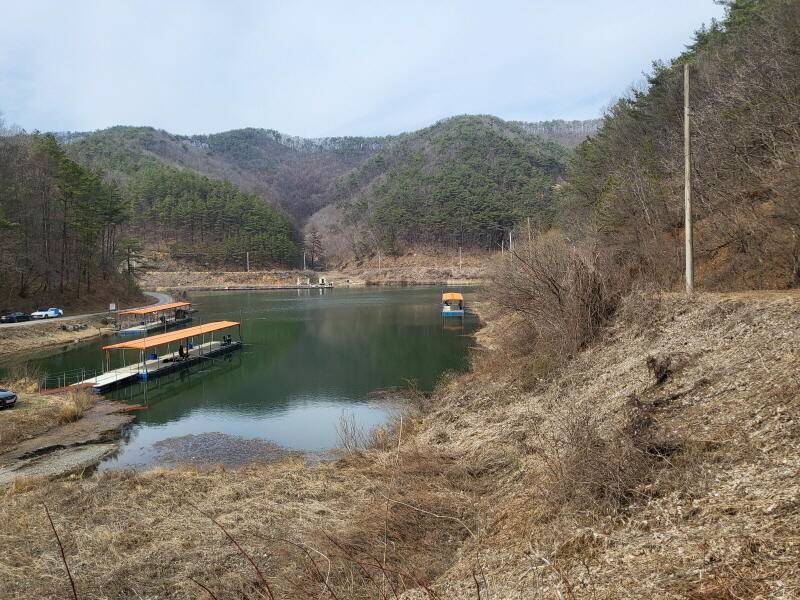 유구 명곡지의 3월18일에 올리는 주말 모습입니다 (유료터정보 - 유료터점주조황)