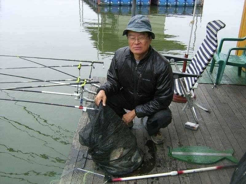부들밭 속에 첫 월척 31cm (유료터정보 - 유료터점주조황)