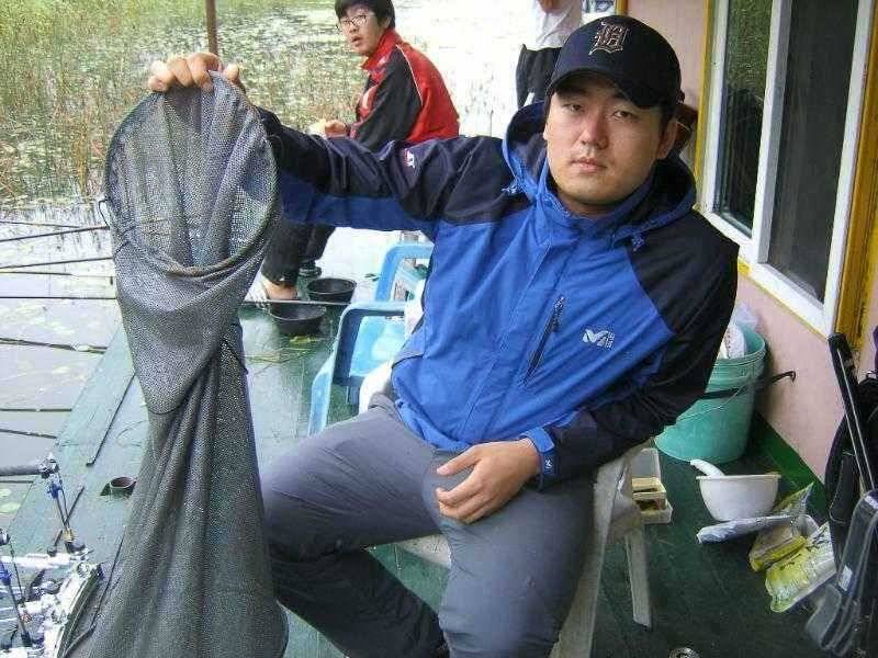 댐 낚시 일박에 붕어 12수을 (유료터정보 - 유료터점주조황)