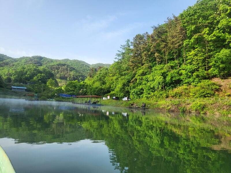 유구 명곡지의 부처님 오신날에 올리는 아름다운 모습입니다 (유료터정보 - 유료터점주조황)