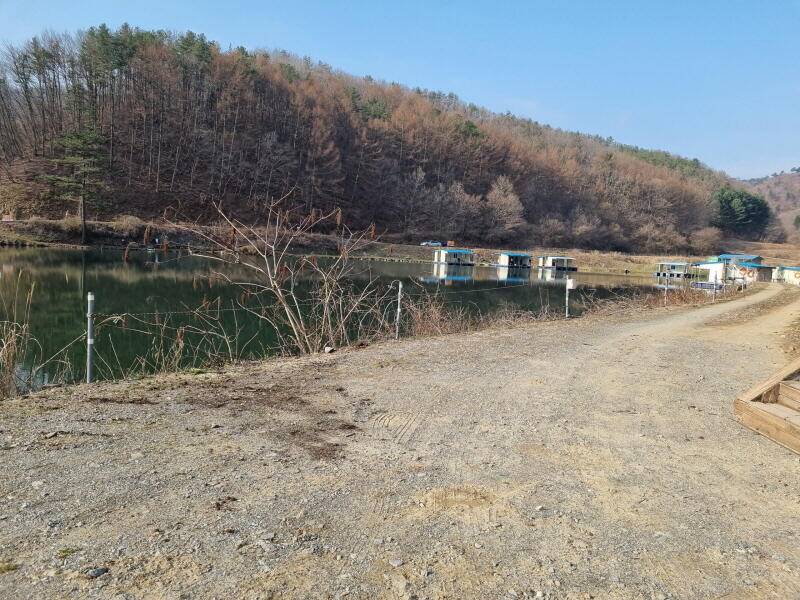고요한 보석같은 산속 호수 (유료터정보 - 유료터점주조황)
