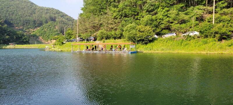 산 속의 힐링터 명곡지의 주말 모습입니다 (유료터정보 - 유료터점주조황)