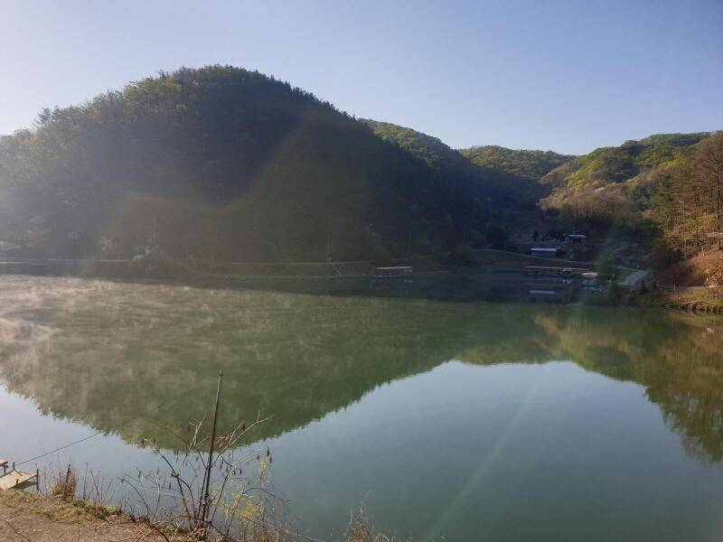 산 속 호수 명곡지 입니다 (유료터정보 - 유료터점주조황)