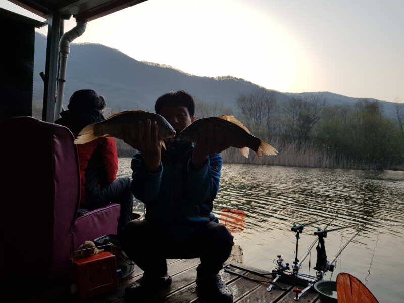 아산 산들낚시터의 3월29일에 올리는 모습입니다 (유료터정보 - 유료터점주조황)