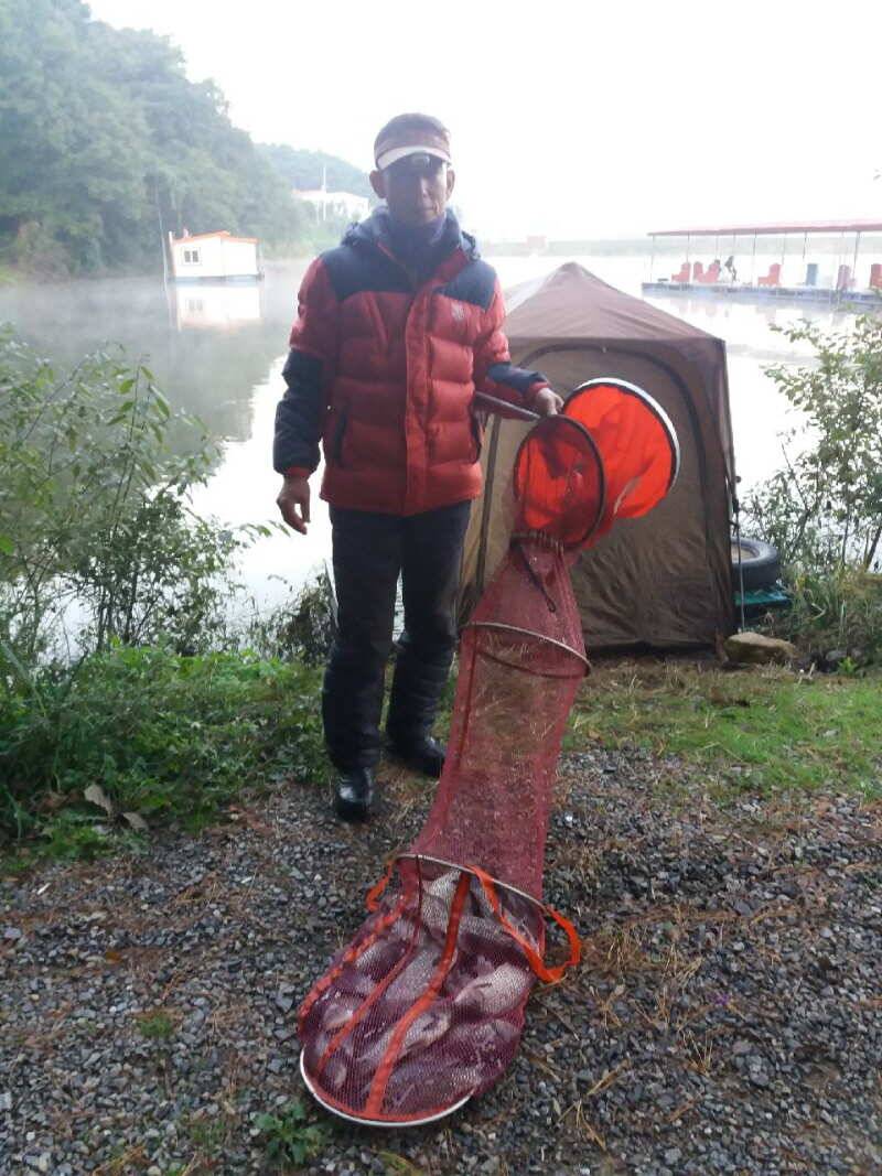 산들낚시터의 10월 13일에 올린 모습입니다 (유료터정보 - 유료터점주조황)