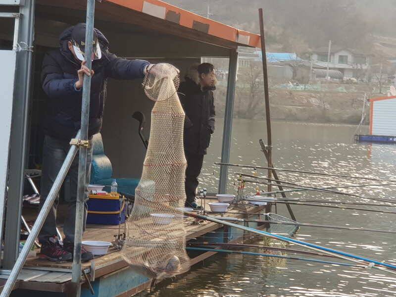 아산 산들낚시터의 3월29일에 올리는 모습입니다 (유료터정보 - 유료터점주조황)