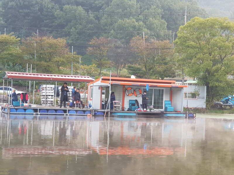 아산 산들낚시터의 10월4일에 올리는 모습입니다 (유료터정보 - 유료터점주조황)