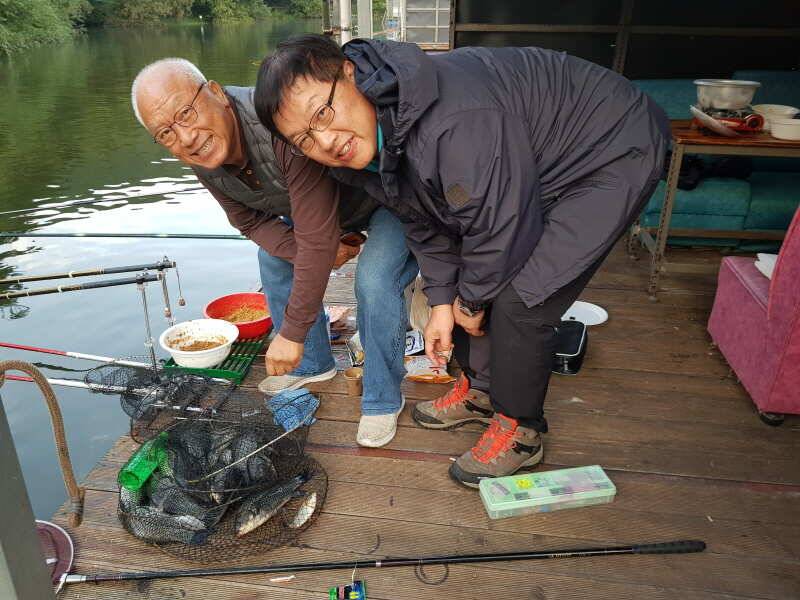 내일은 한가위 늘 한가위만 같으라 하십니다 꼭 그러하시길 (유료터정보 - 유료터점주조황)