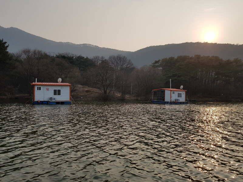아산 산들낚시터가 봄 포인트 찿아 좌대를 이동 시켰습니다 (유료터정보 - 유료터점주조황)
