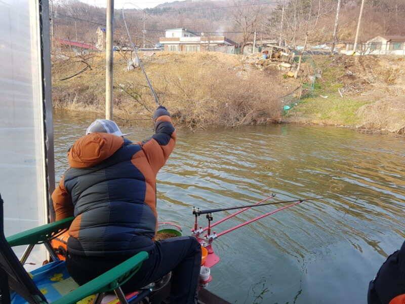 아산 산들낚시터의 3월 넷째주 주말 모습을 느즈막히 올립니다 (유료터정보 - 유료터점주조황)