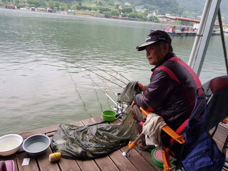 아산 산들낚시터의 6월26일 월요일 방류와 조황 모습입니다 (유료터정보 - 유료터점주조황)