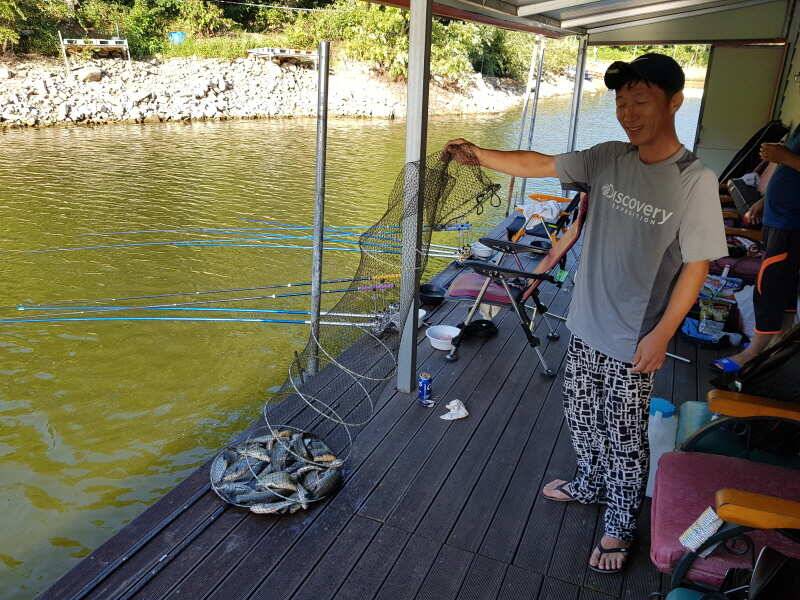아산 산들낚시터의 8월18일에 올리는 금요일 모습입니다 (유료터정보 - 유료터점주조황)