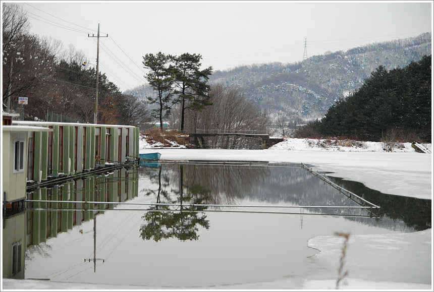 작은 창 넘어 (유료터정보 - 유료터점주조황)
