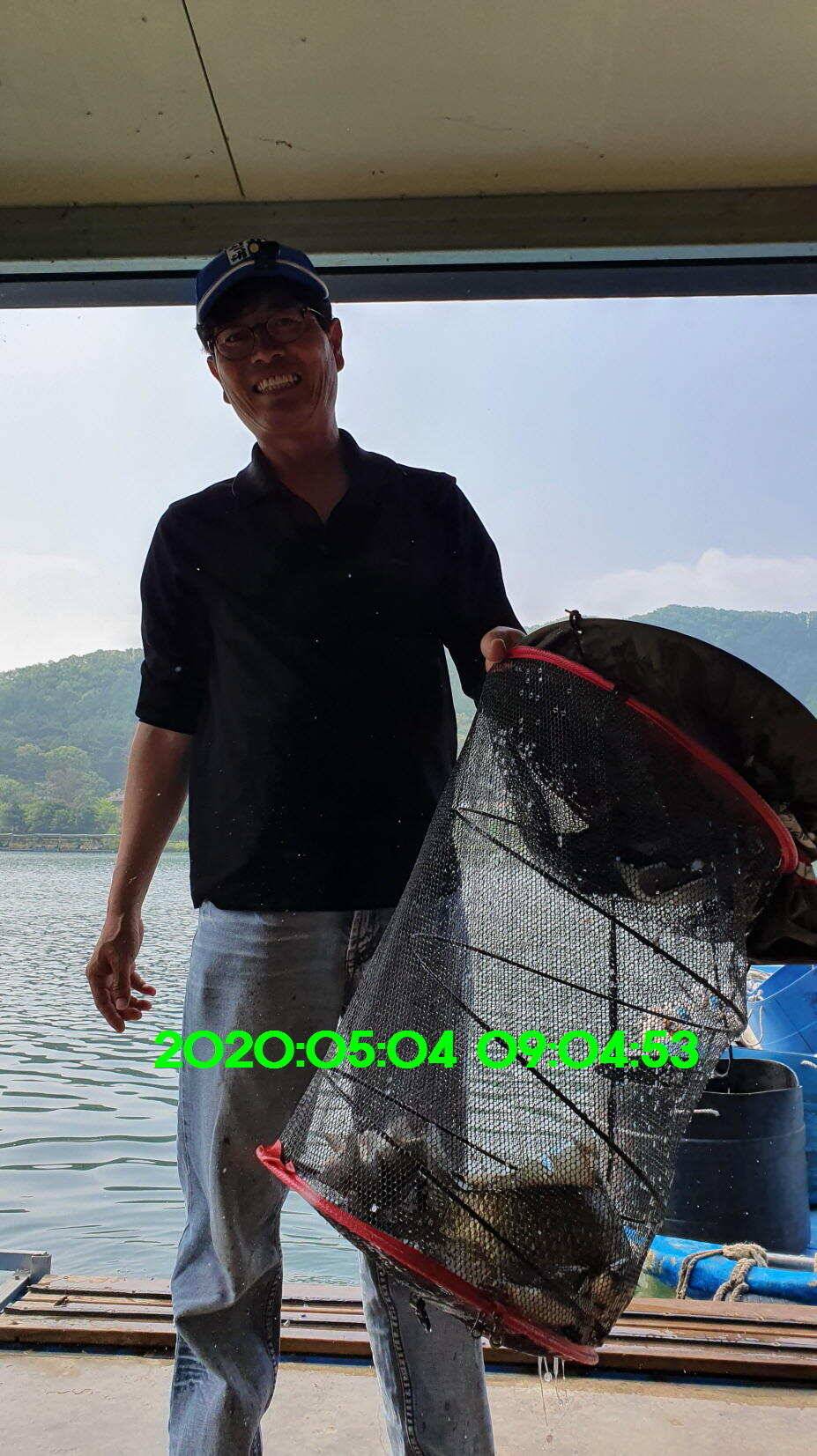 신원낚시터5월13일 토종대물 덩어리 사진입니다 (유료터정보 - 유료터점주조황)