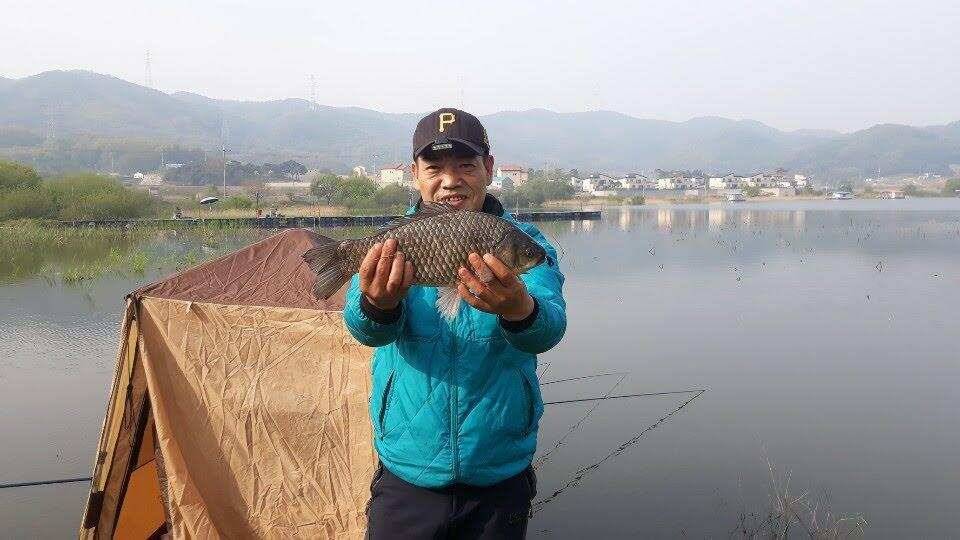 아산 안골지 연이어 4짜 소식입니다 (유료터정보 - 유료터점주조황)