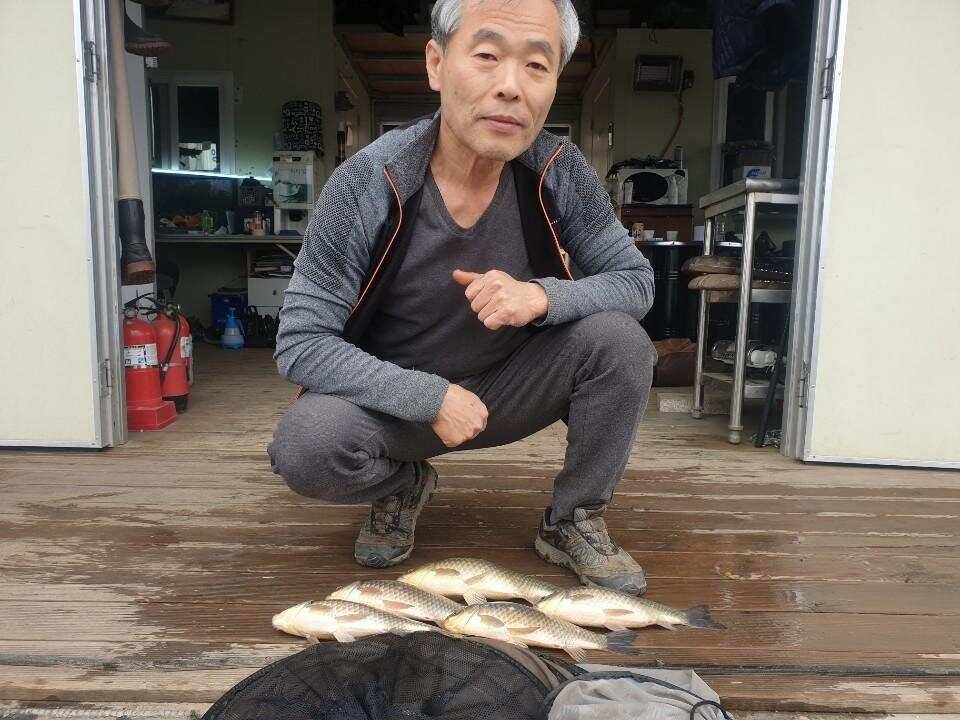 고삼지 쌍 사짜붕어의 위엄 (유료터정보 - 유료터점주조황)